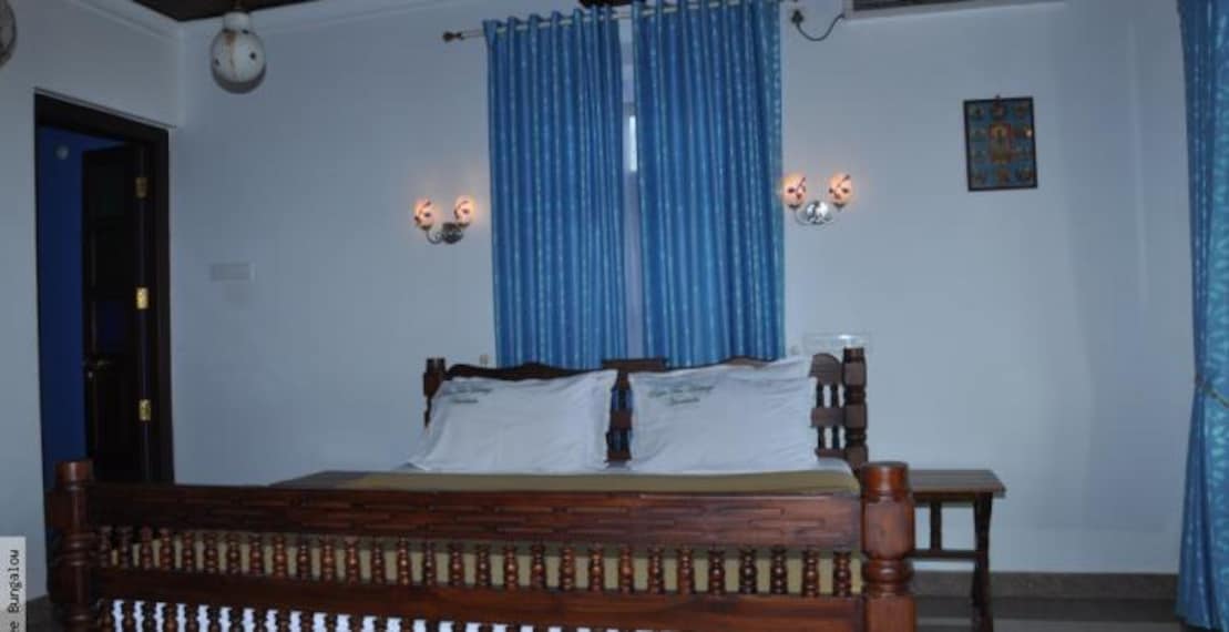 Palmtree Bungalow-2.